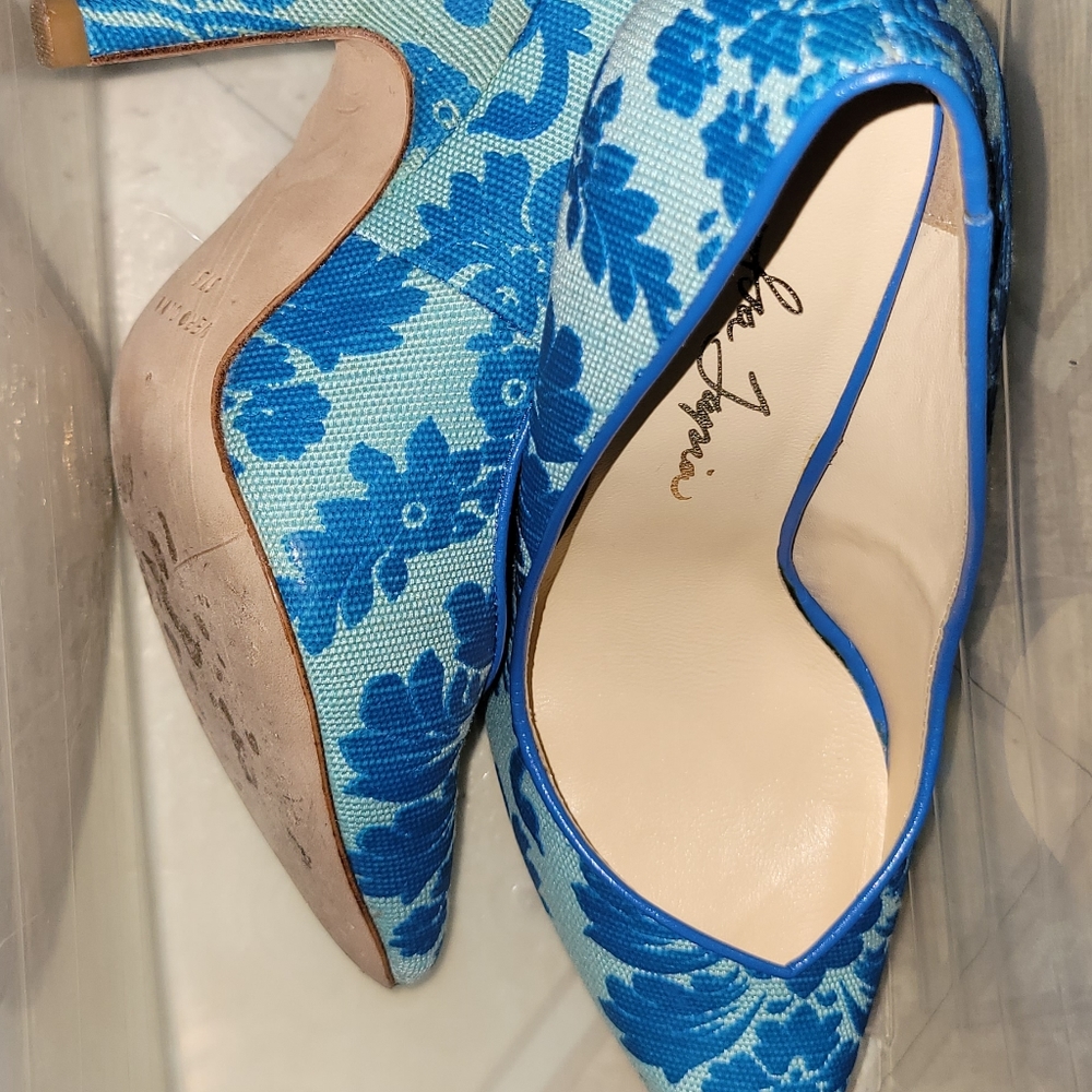 Vero Cuoio, 37.5 size, Turquoise flower print..